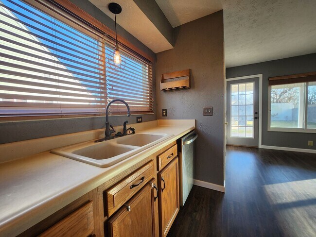 Building Photo - Beautiful 2-Story Home in Northmont School District