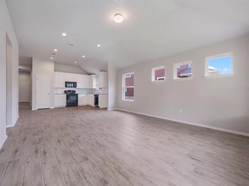 Building Photo - 315 Schuylerville Dr