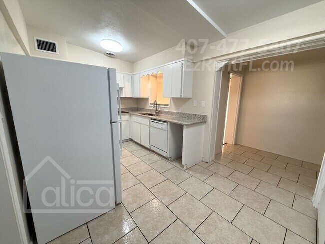 Building Photo - 6240 Bolling Dr