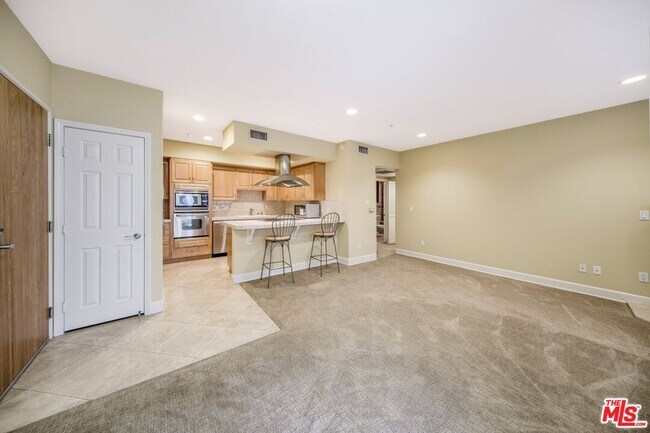 Building Photo - 937 12th St