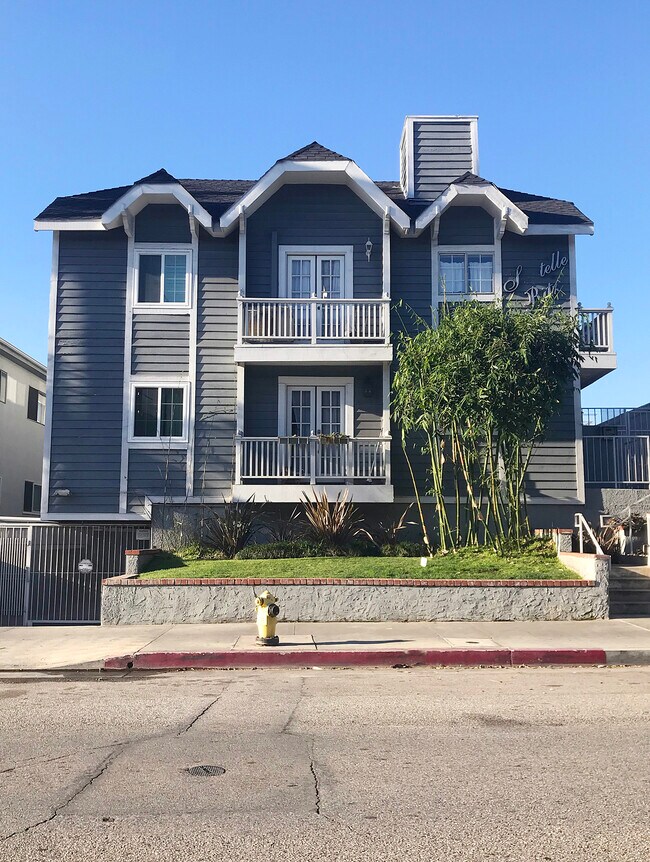 Building Photo - 2471 Sawtelle Blvd