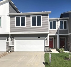 Building Photo - 9754 Crowning Dr