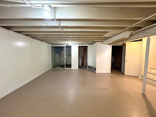 Building Photo - Dawes Court SE - 4256-4258