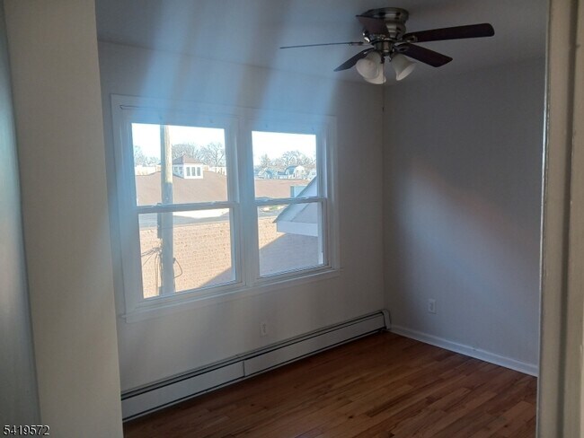 Building Photo - 83 N Willow St