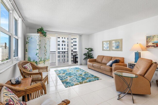 Building Photo - 1147 Hillsboro Mile