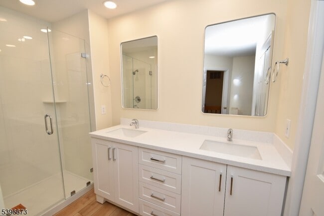 Building Photo - 15 Stonehouse Ct