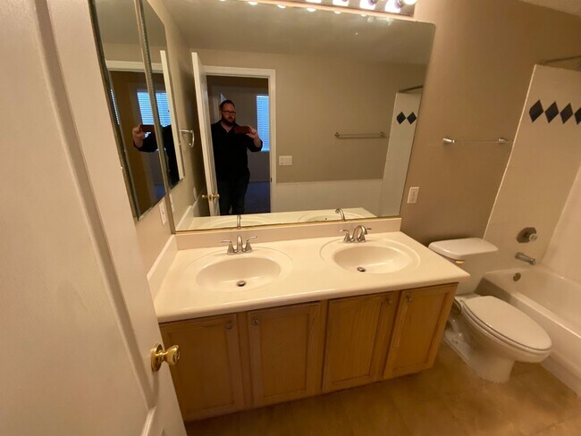 Building Photo - 7716 S Lions Spring Way