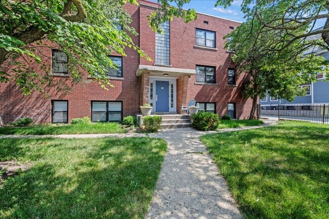 Primary Photo - 306-306 E 19th St