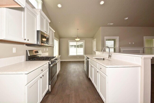 Building Photo - Single Level 3 Bedroom 3 Bathroom Home in South Meridian