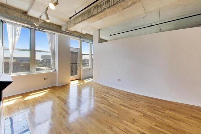 Building Photo - 6 S Laflin St