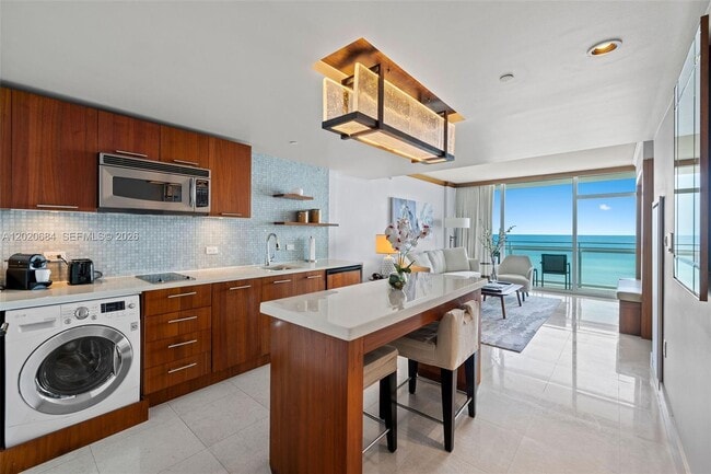 Building Photo - 6801 Collins Ave