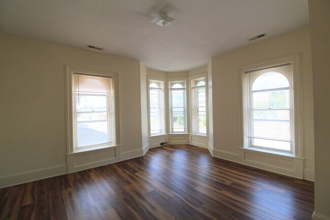 Building Photo - Downtown home for rent