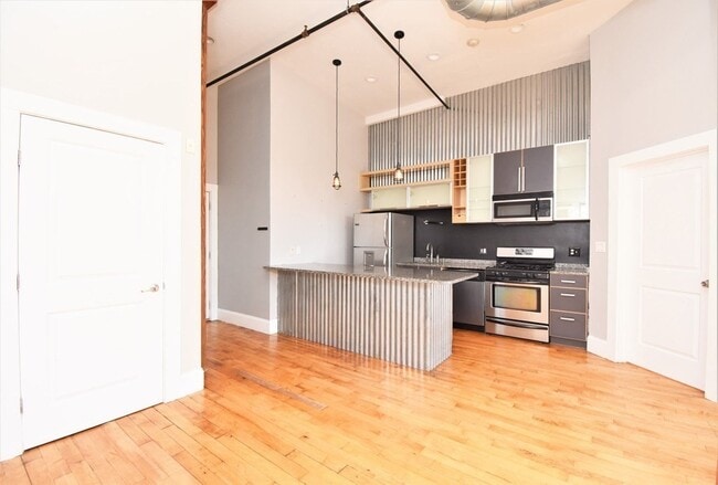 Building Photo - 275 Essex St