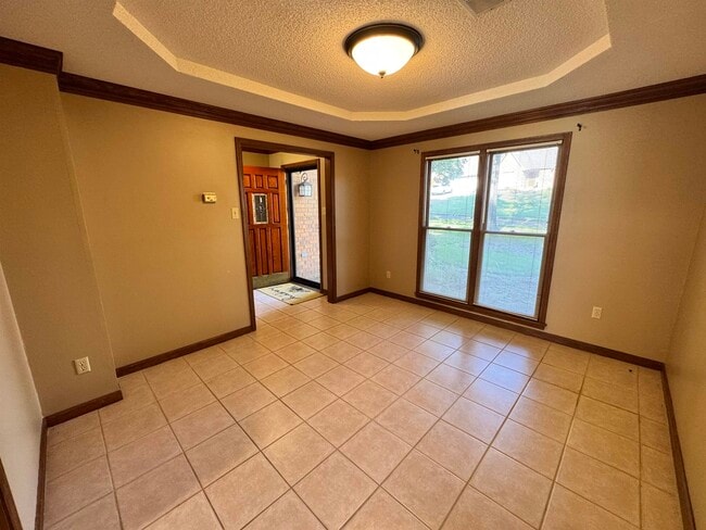 Building Photo - 2025 Mt Badon Ln