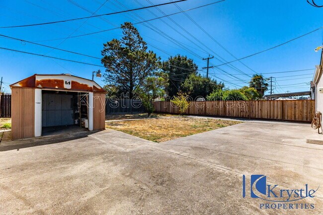 Building Photo - 1038 Thelma Ave