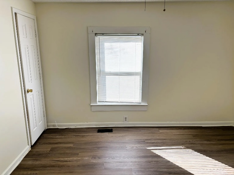 Building Photo - 118 Nat Barber Ave