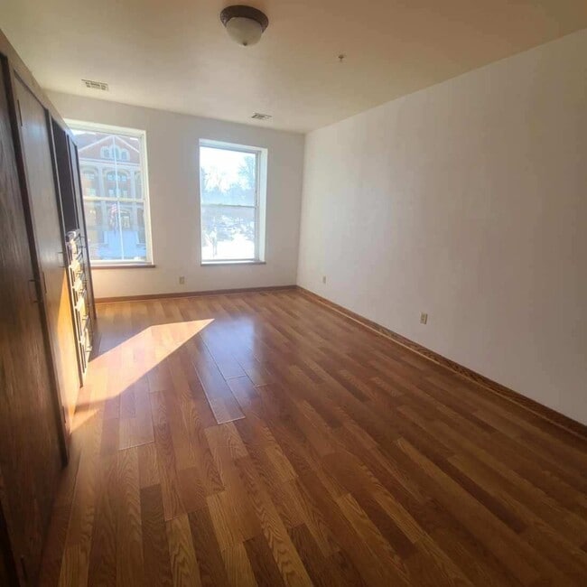 Building Photo - 218 W Central Ave