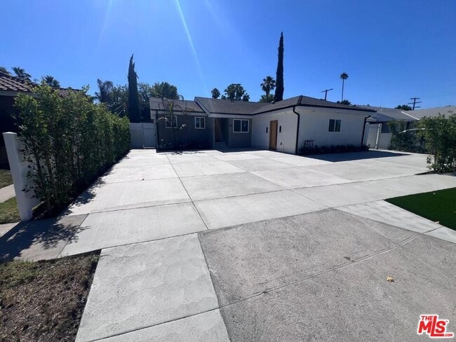 Primary Photo - 7669 Beeman Ave