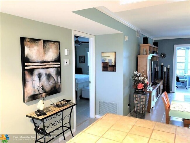 Building Photo - 2515 NE 1st Ct