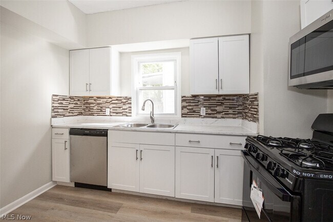Building Photo - 13621 Cranwood Dr