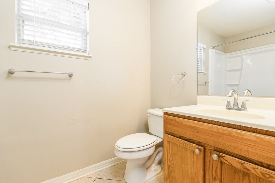 Building Photo - 225 Cranbrook Dr