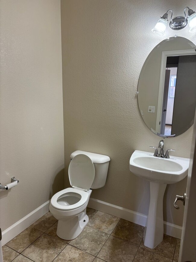 Building Photo - BEAUTIFUL 4 Bedroom Home 2.5 BA in Plumas Lake AVAILABLE NOW!