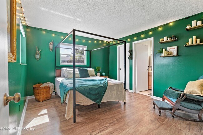 Building Photo - 8440 Frost St N