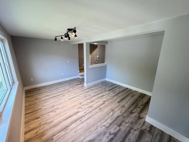 Building Photo - 44 Lagrange Rd