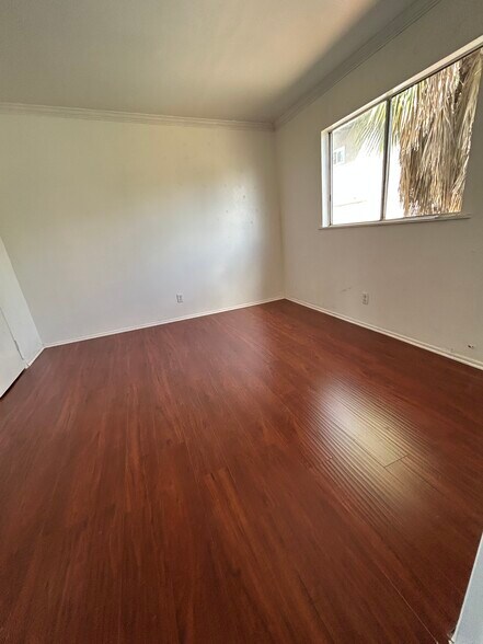 3rd room large with personal restroom - 1156 N Chicago St