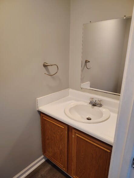 Building Photo - 16 Duiguid Dr