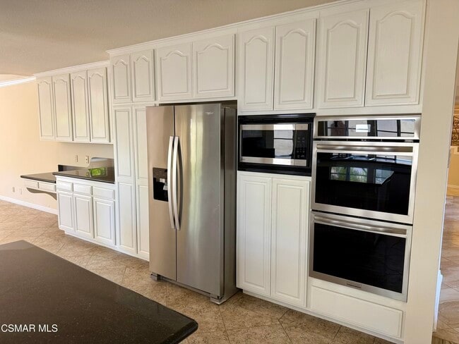 Building Photo - 1922 Golden Sky Cir