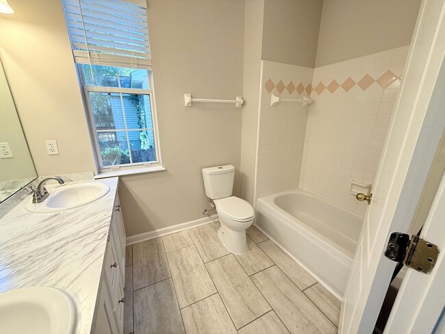 Building Photo - NE Tallahassee Home in Top School District