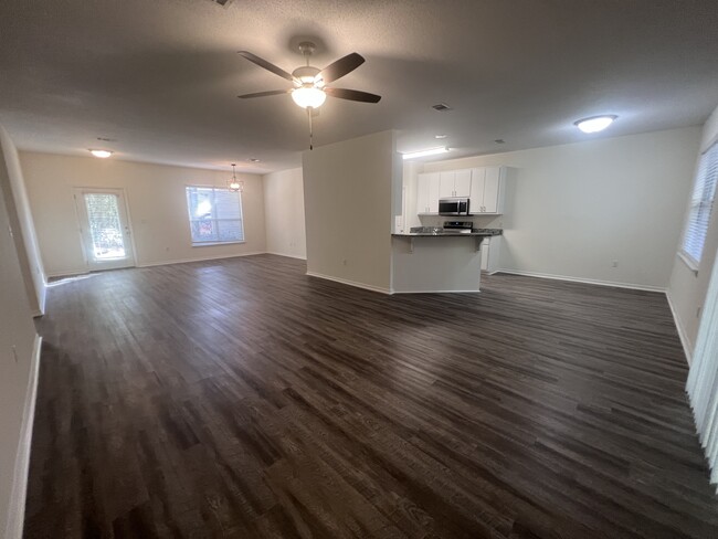 Building Photo - 49 Las Roblas Grande Dr