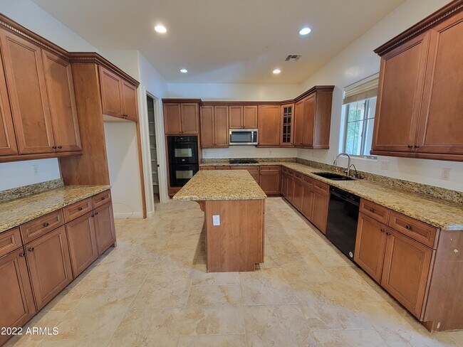 Building Photo - 6335 S Roanoke St