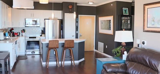 Building Photo - 10184 Park Meadows Dr