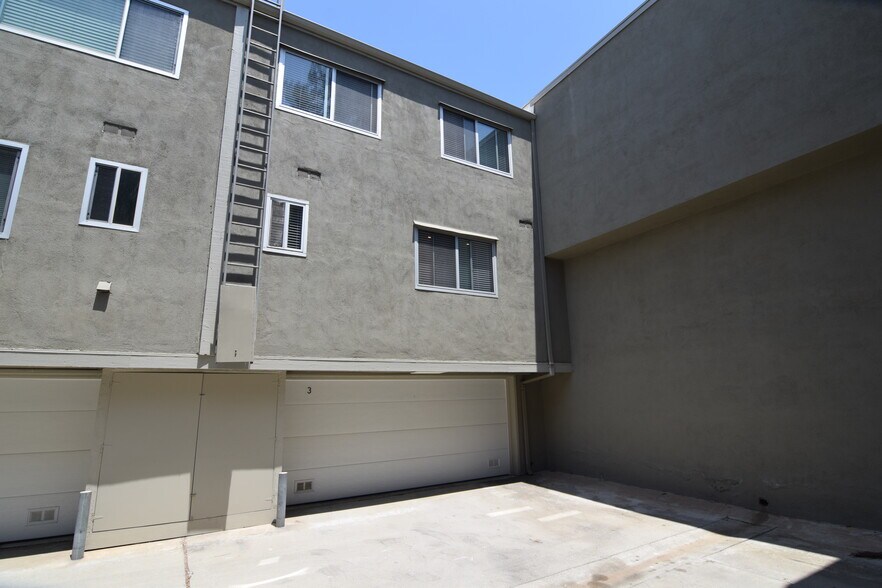 Building Photo - 13340 Maxella Ave