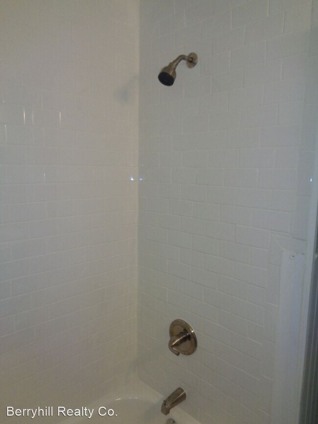 Building Photo - 2 br, 1 bath House - 3900 Admiral Ave.