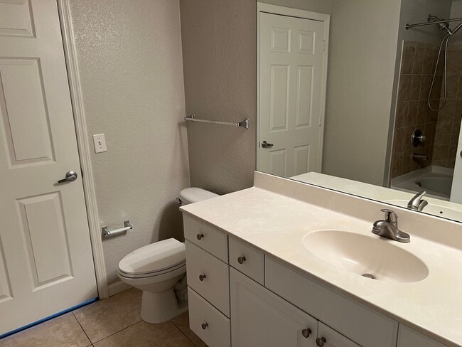 Building Photo - Spacious 3BR/2BA Gated Condo with Resort-Style Amenities!