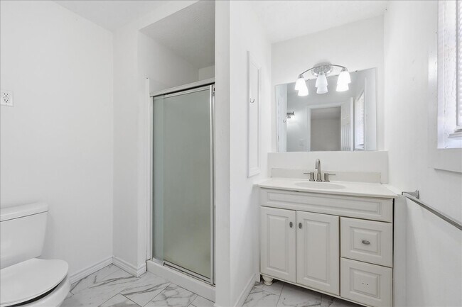 Building Photo - 165 Loving Dr