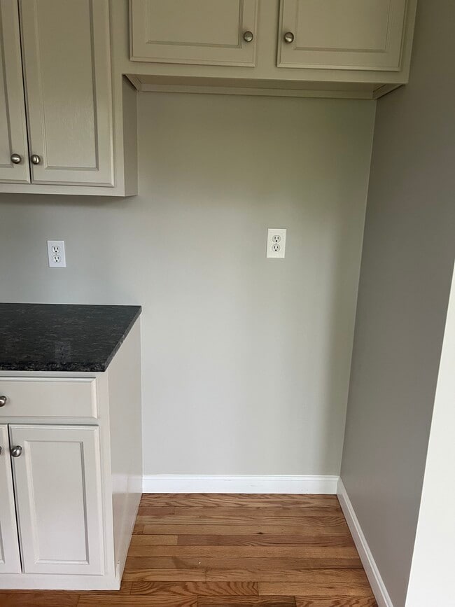 Building Photo - 100 Franklin St