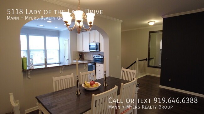 Building Photo - 5118 Lady of the Lake Dr