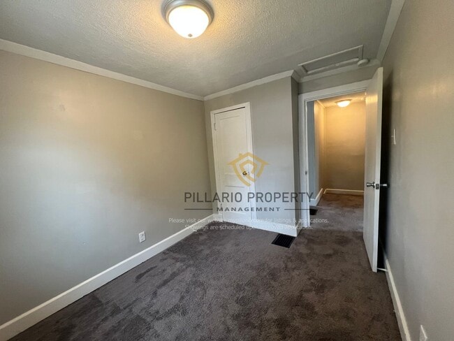 Building Photo - 619 N Sherman Dr
