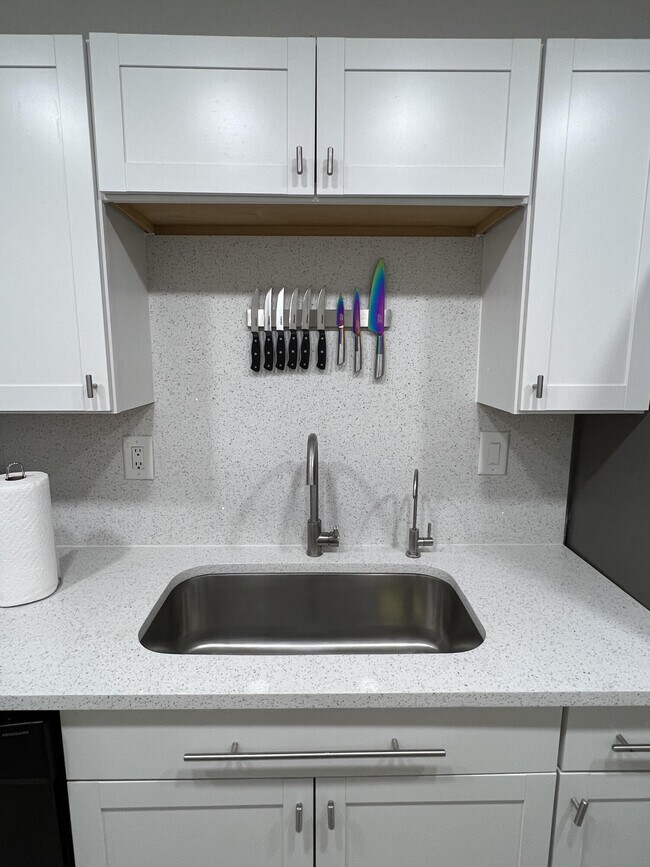 Building Photo - 2648 NE 15th Terrace