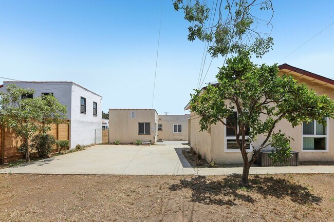 Building Photo - 3Bd/2ba Home w/parking in Santa Monica
