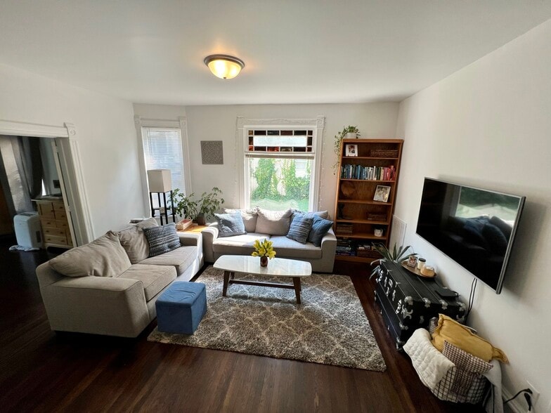 Living Room - 2714 Polk St NE