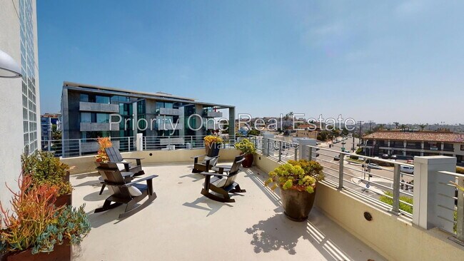 Building Photo - 3740 Park Blvd