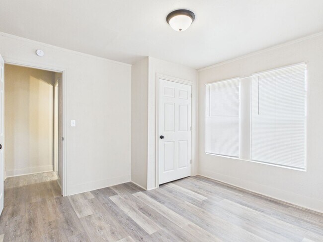 Building Photo - 1111 SW 13th Ave