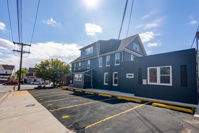 Building Photo - 5508 Belair Rd