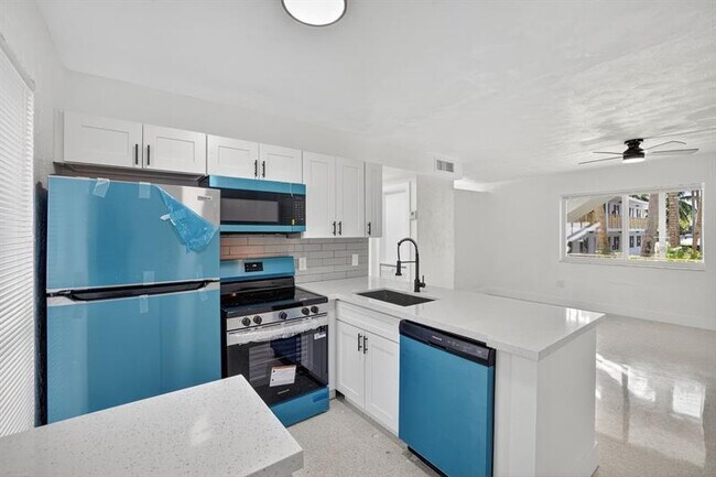 Building Photo - 1821 Middle River Dr