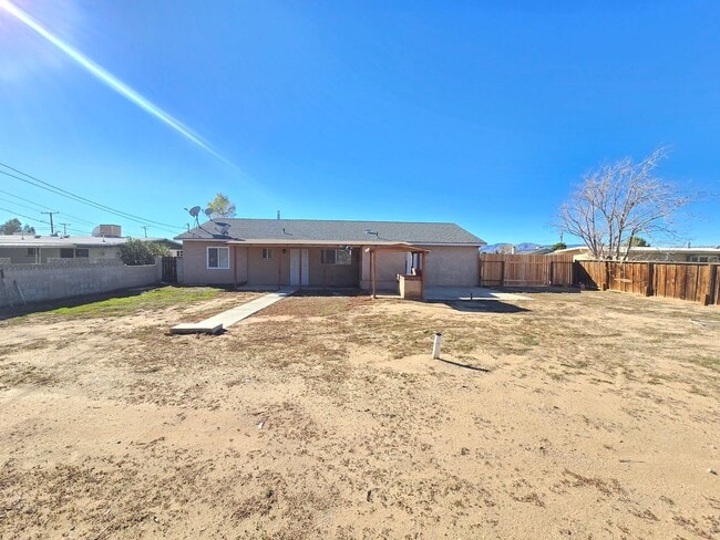 Building Photo - For Rent – Remodeled 2-Bedroom Home in California City!